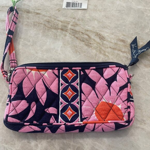 Vera Bradley "Loves Me..." Pattern Wristlet, NWT. - Picture 1 of 5